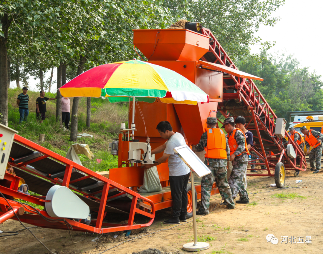 一體式智能型防汛沙袋裝袋機(jī)